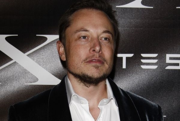 براساس گفته زندگی نامه نویسی به نام <b>Ashley Vance</b> ، در کتاب Elon Musk: Tesla, ... - E-4