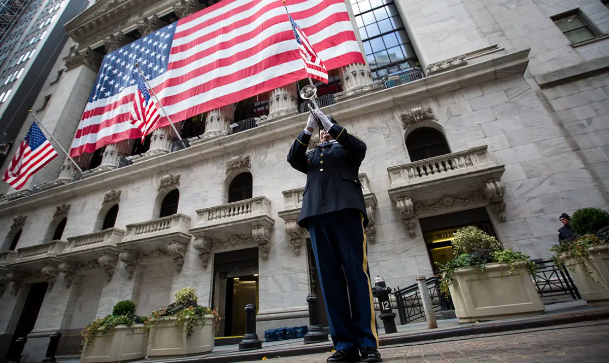 TJA2211-Holidays Forex-stock-exchange-flags-bugler