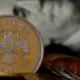روبل فراتر از پیش‌بینی‌ها کاهش پیدا کرد؛ آیا بانک مرکزی روسیه دست نگه می‌دارد؟